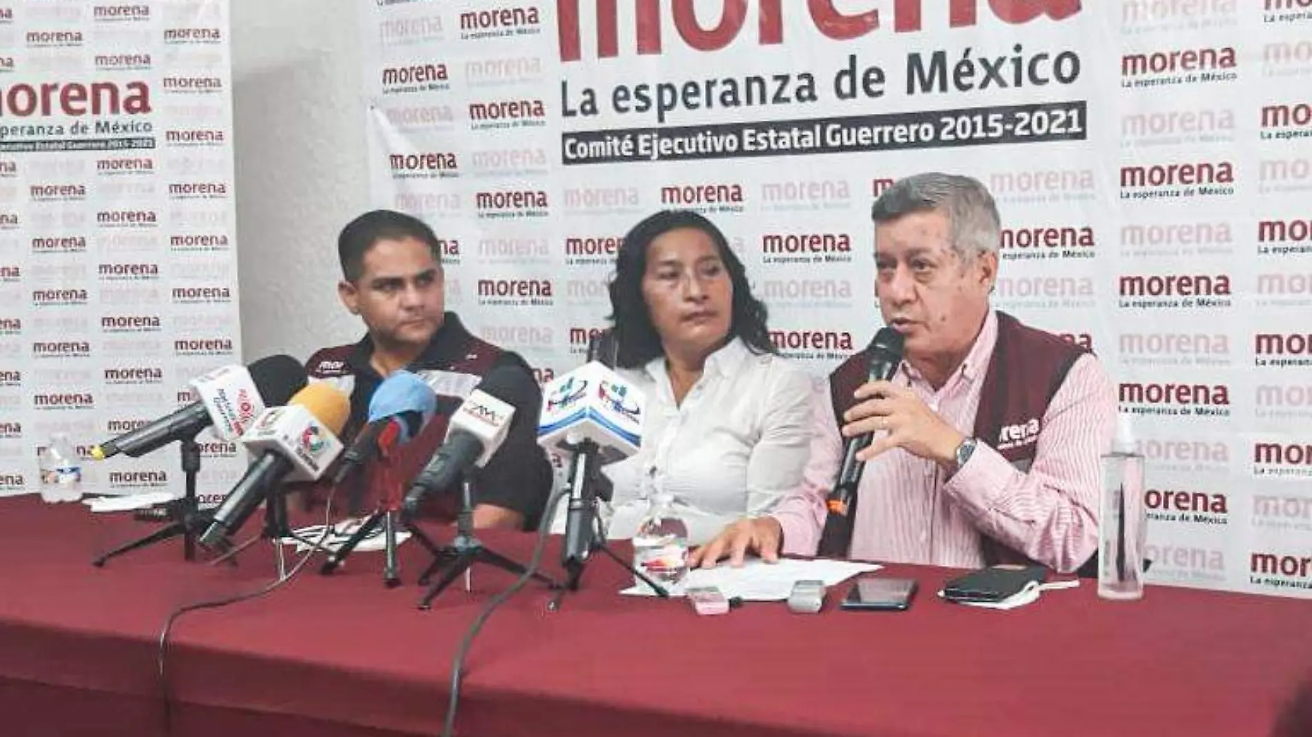 conferencian prensa morena